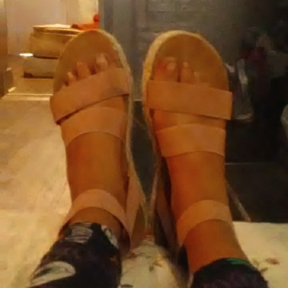 For size 10 the color is pink - Picture 1 of 1